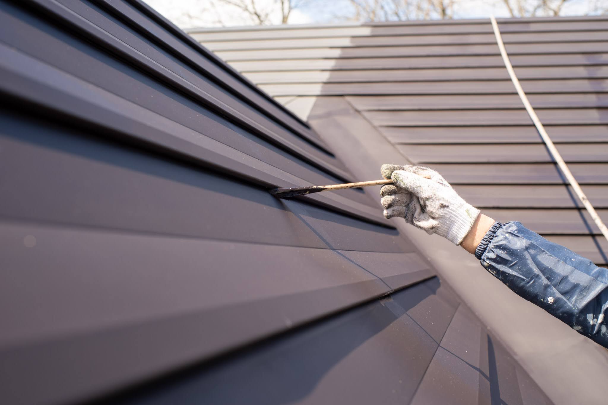 屋根の細部塗装